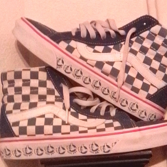 Vans - Picture 2 of 11